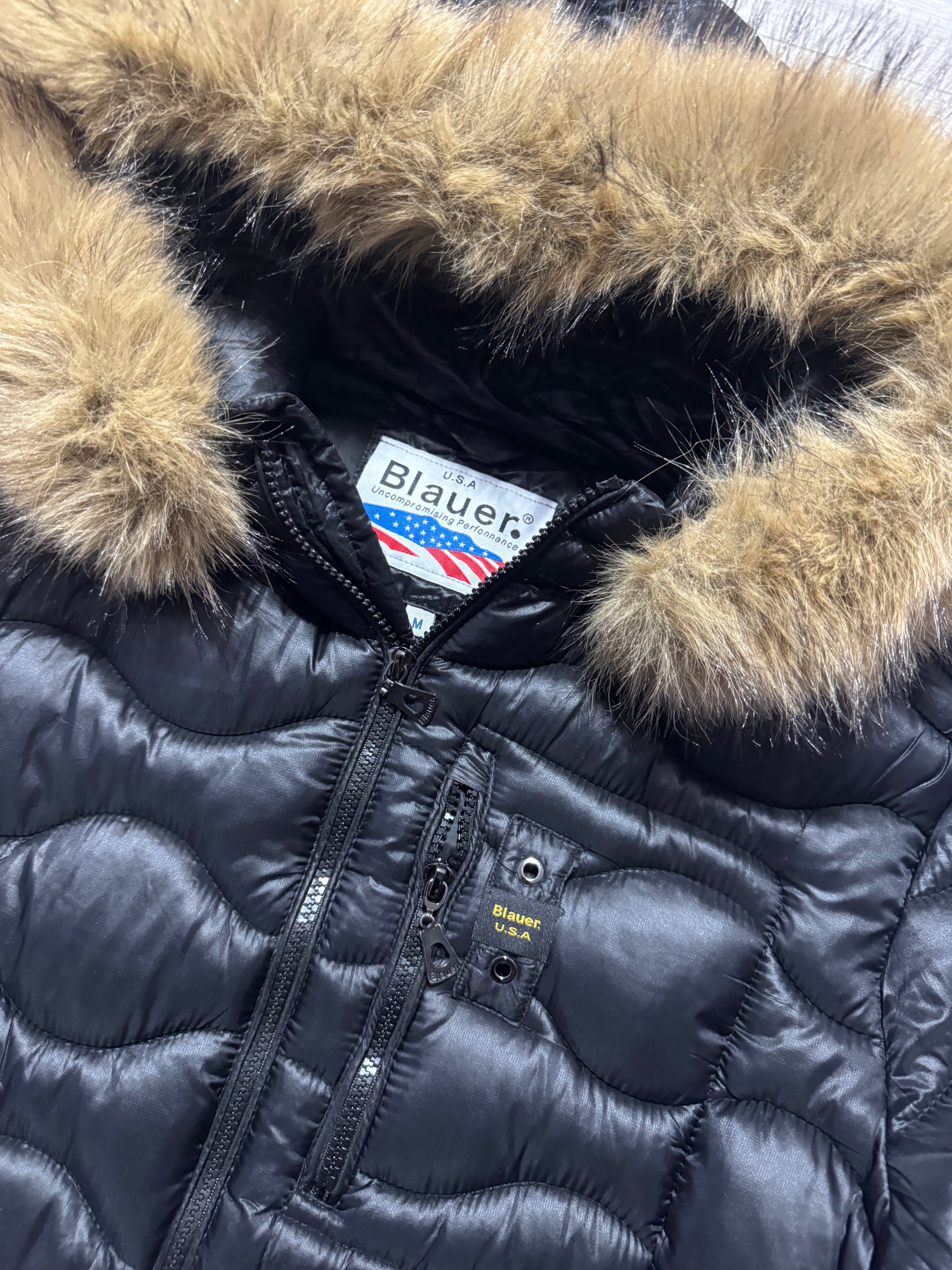 Blauer Piumino Ad Onde Wave pelo nero
