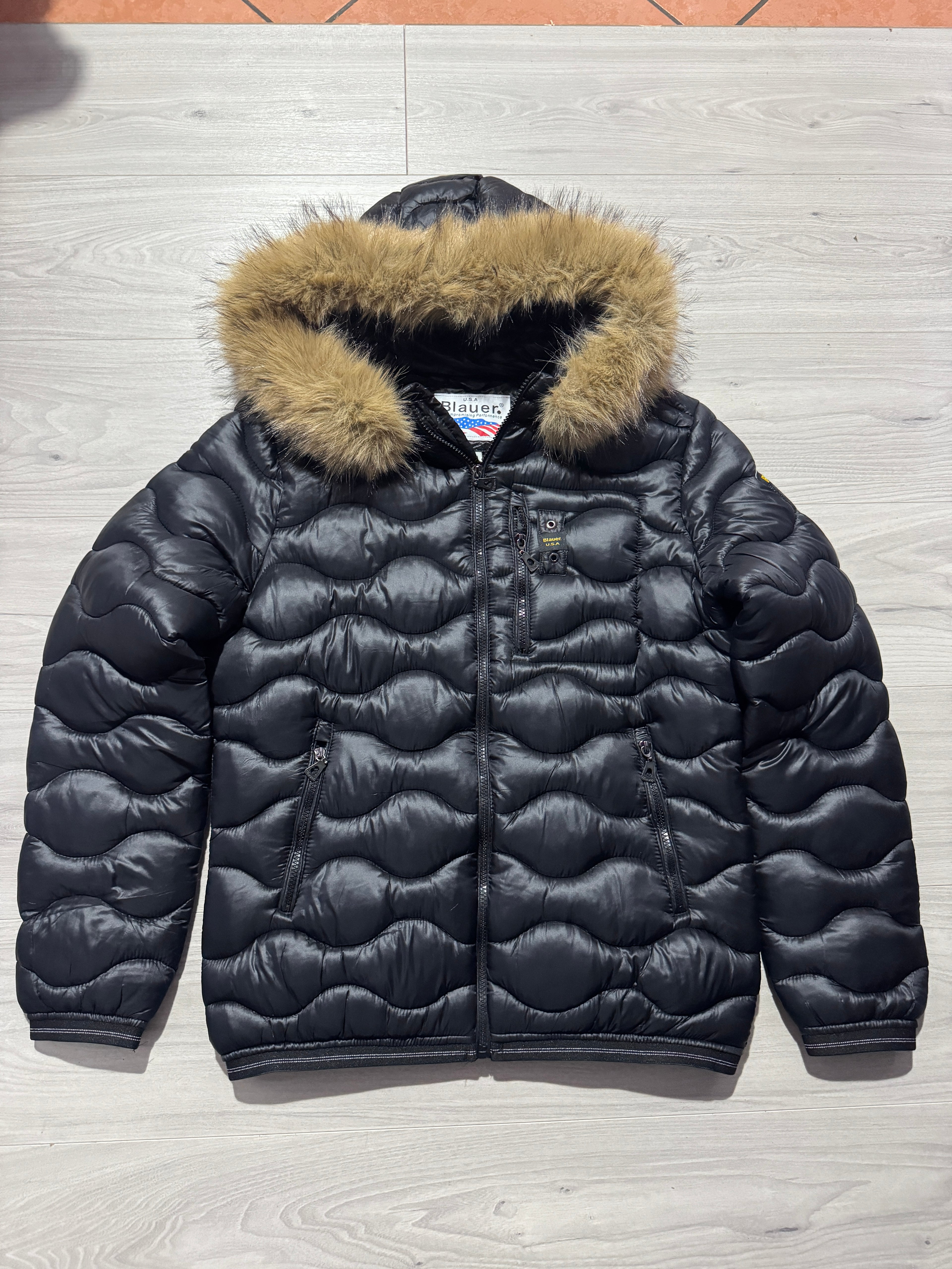 Blauer Piumino Ad Onde Wave pelo nero